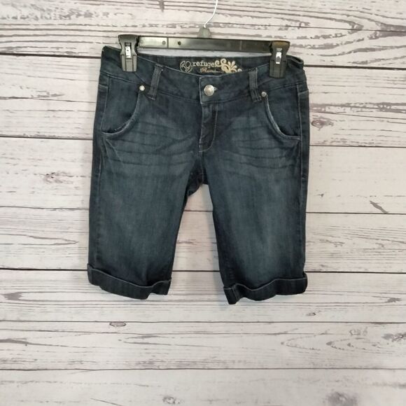 "Refugeā
Premium"āwoman'sĀ jeanā
shorts - Picture 1 of 9